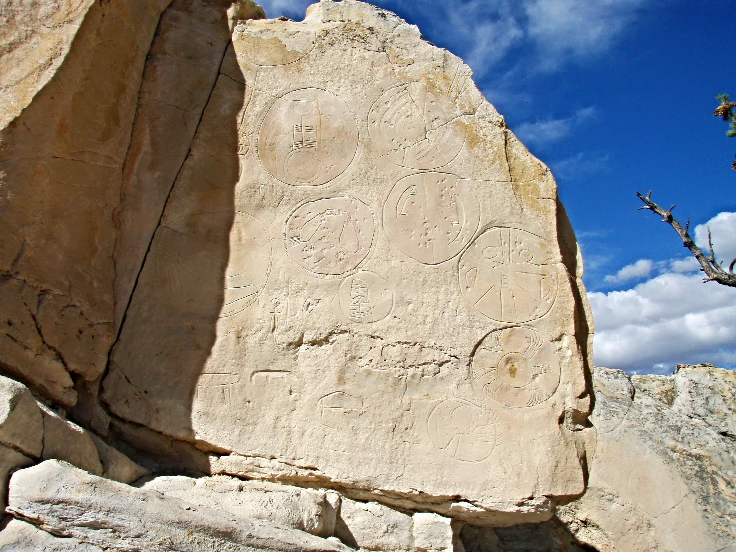Prehistoric petroglyphs at Castle Gardens