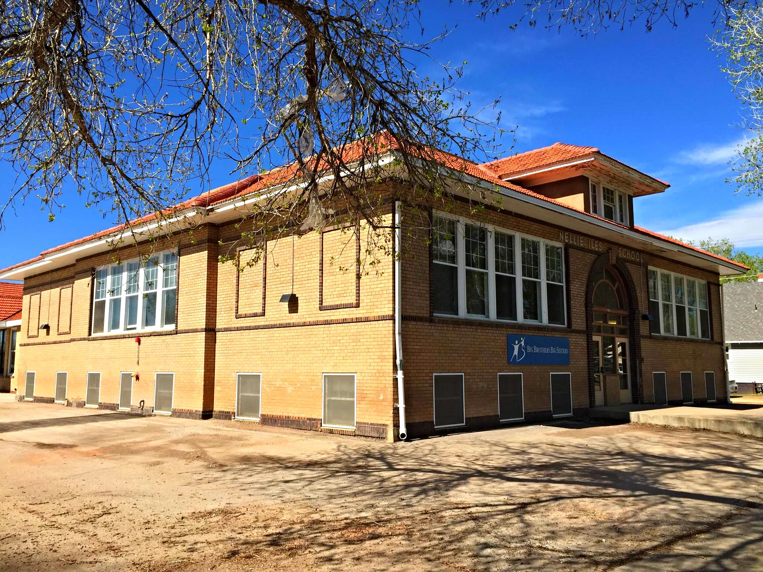 With its large, overhanging eaves and central front-facing dormer, Nellie Iles School looks just like an enlarged version of one of the surrounding houses.