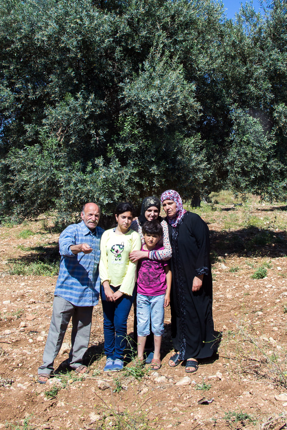 Mustafa Mahmoud Jarrar, man. Shafak Jarrar, woman. Kids: Mayar Jarrar (left) Muhammed Jarrar (front), Marab Jarrar (back)