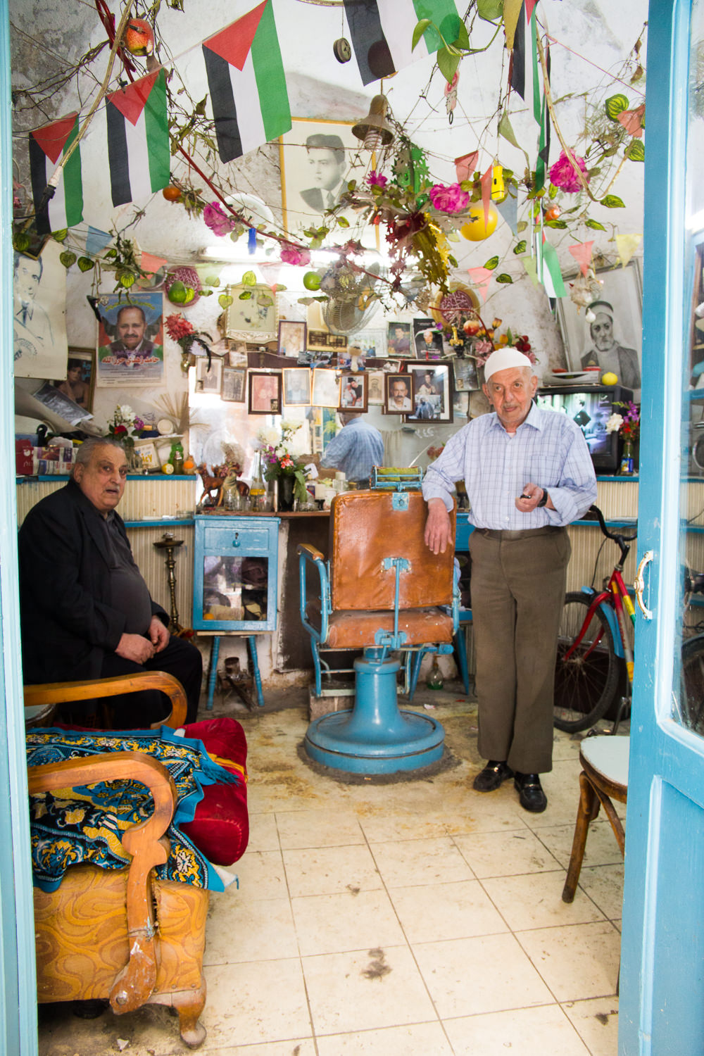 Waleed Halaweh, barber