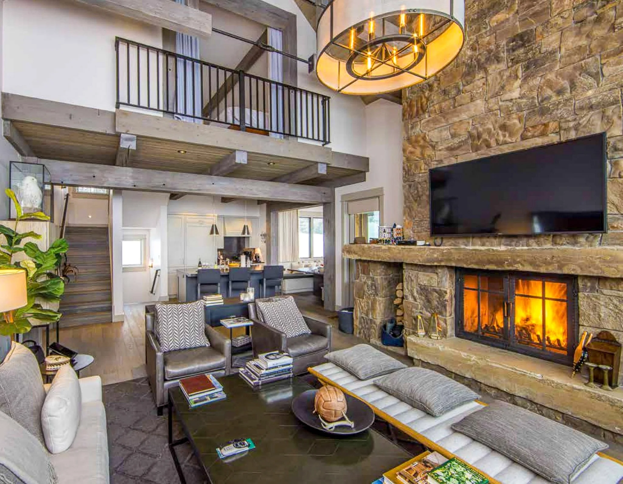 CABIN B INTERIOR GREAT ROOM.jpg