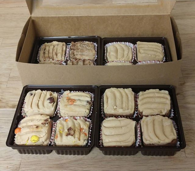 Peanutbutter Sampler Box! 16 Bites of Peanutbutter Explosion, Chocolate Peanutbutter, Triple Peanutbutter, and Peanutbutter fudge! #peanutbutter #peanutbutterlover #fudge #christmasideas