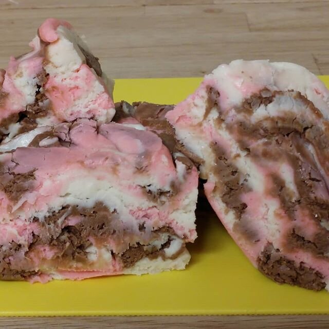 Neopolitan 
#chocolate🍫 #strawberry🍓 and #vanilla #fudge
#neopolitan