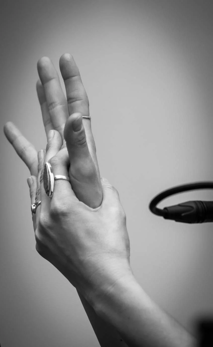 Simrit demonstrates the mudra for Panj Graani Kriya. Photography by Vik Singh Taak.