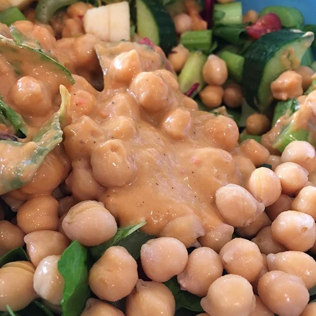 Here&rsquo;s a healthy, homemade salad dressing for you that will make eating all your greens easy! AND it&rsquo;s filled with more veggies! .
.
I eat a big salad almost every night. Filled with a ton of greens, crisp vegetables and beans. I like to 