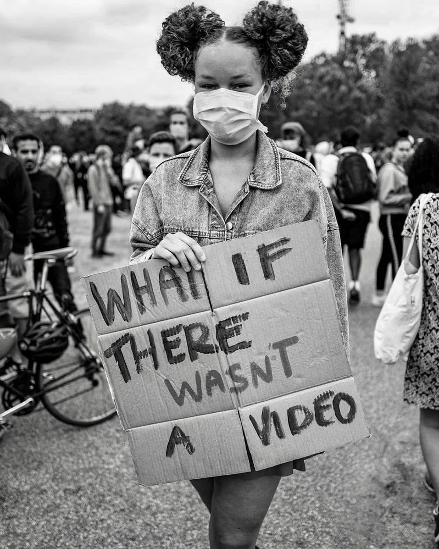 Reposted from @misanharriman Sadly we all know the answer to this question..... #shotbymisan #civilrights #ldnblm #blacklivesmatter #justiceforgeorgefloyd #justiceforahmaud #justiceforbellymujinga💔 #justiceforbreonnataylor #london #educateyourself #