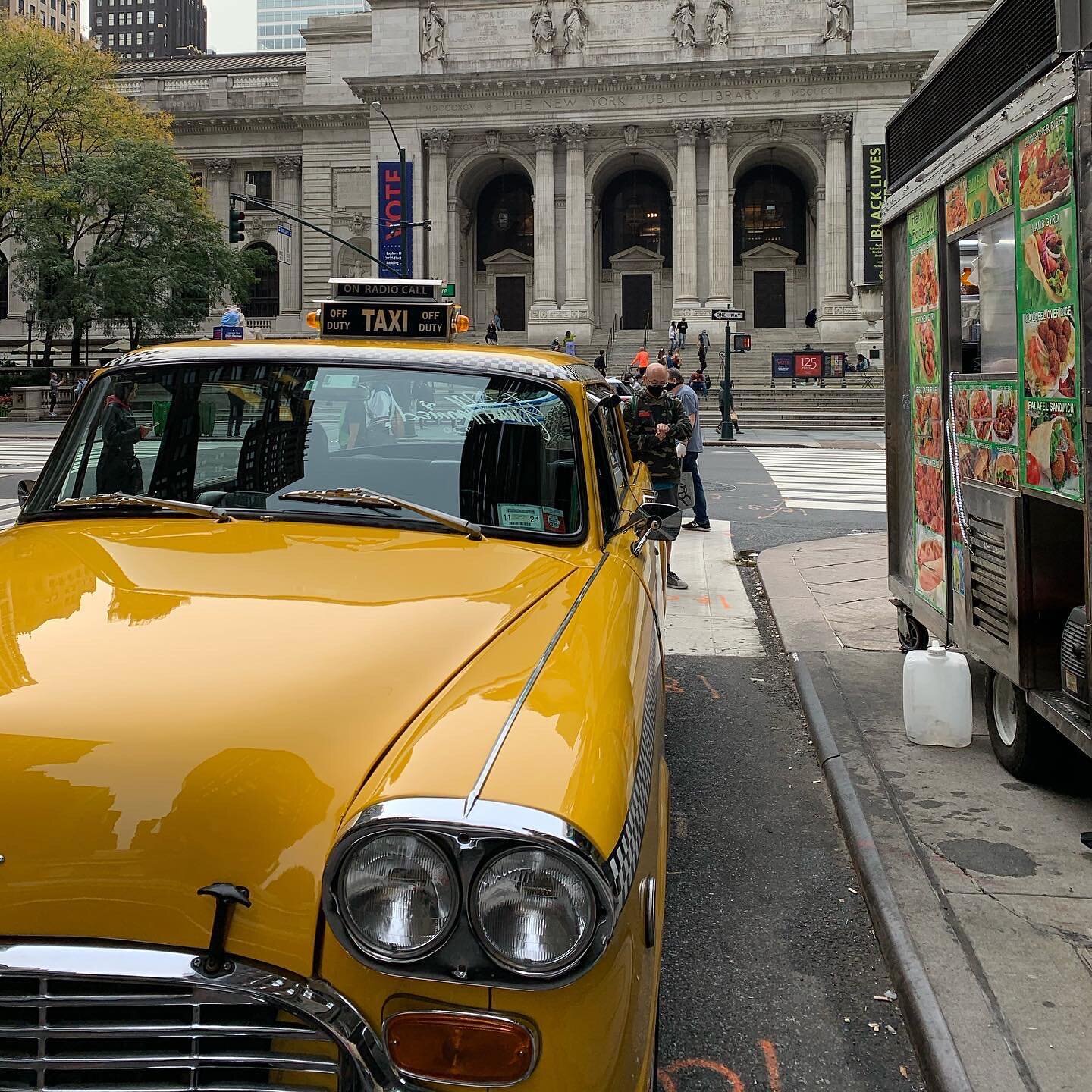 i loved this little old taxi 🚕💛

#nyc #ny #city #manhattan #midtown turned out there was a little wedding nearby and this was the car #classic old #newyork #newyorkcity #nyny #tbt #goodnight #travel #destination #nypl #charming #streets #streetview