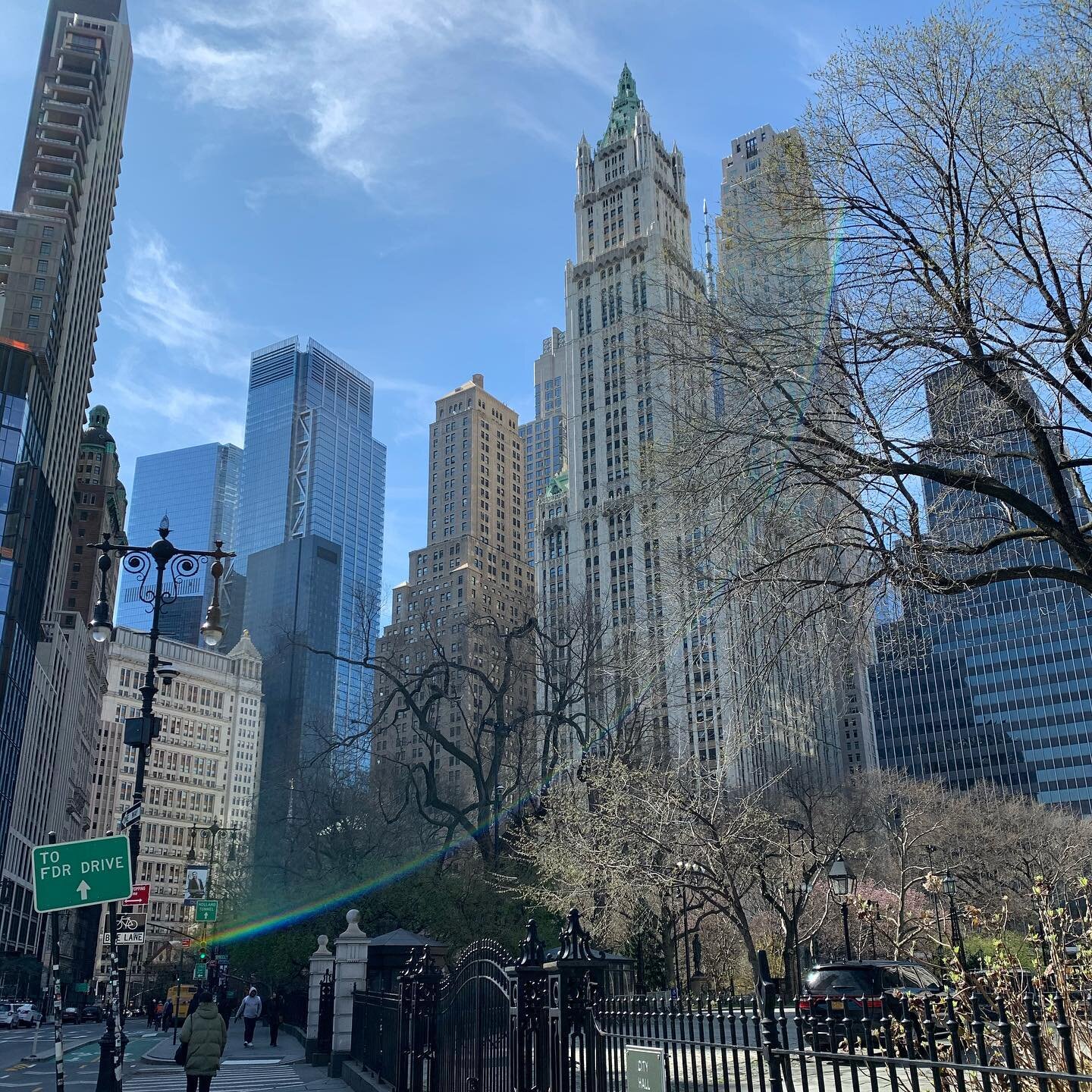 📸

#newyorkcity #ny #downtown #streets i used to love this walk all the time. the building with the green roof #woolworth is where I loved teaching our #nyu #sps classes. ☺️ The remote has been great, too, which has been a wonderful opportunity for 