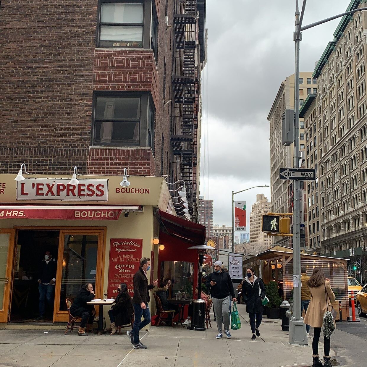 corners

#newyork #nyc #manhattan #streets #city #ny #newyorkcity #nyny #winter scenes #photography #travel #view