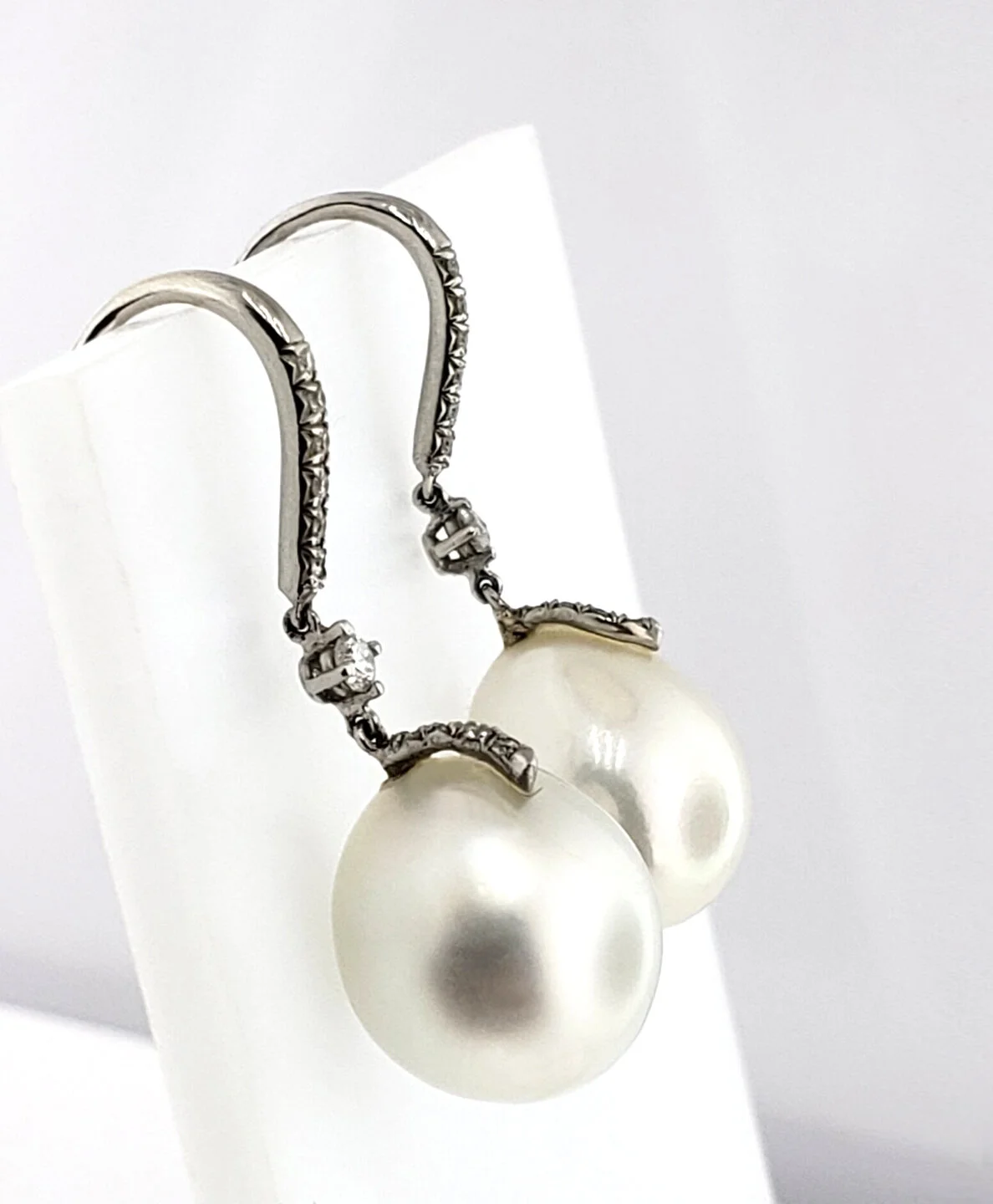 PearlsDiamsPlatEarrVerticalHangFront.jpg