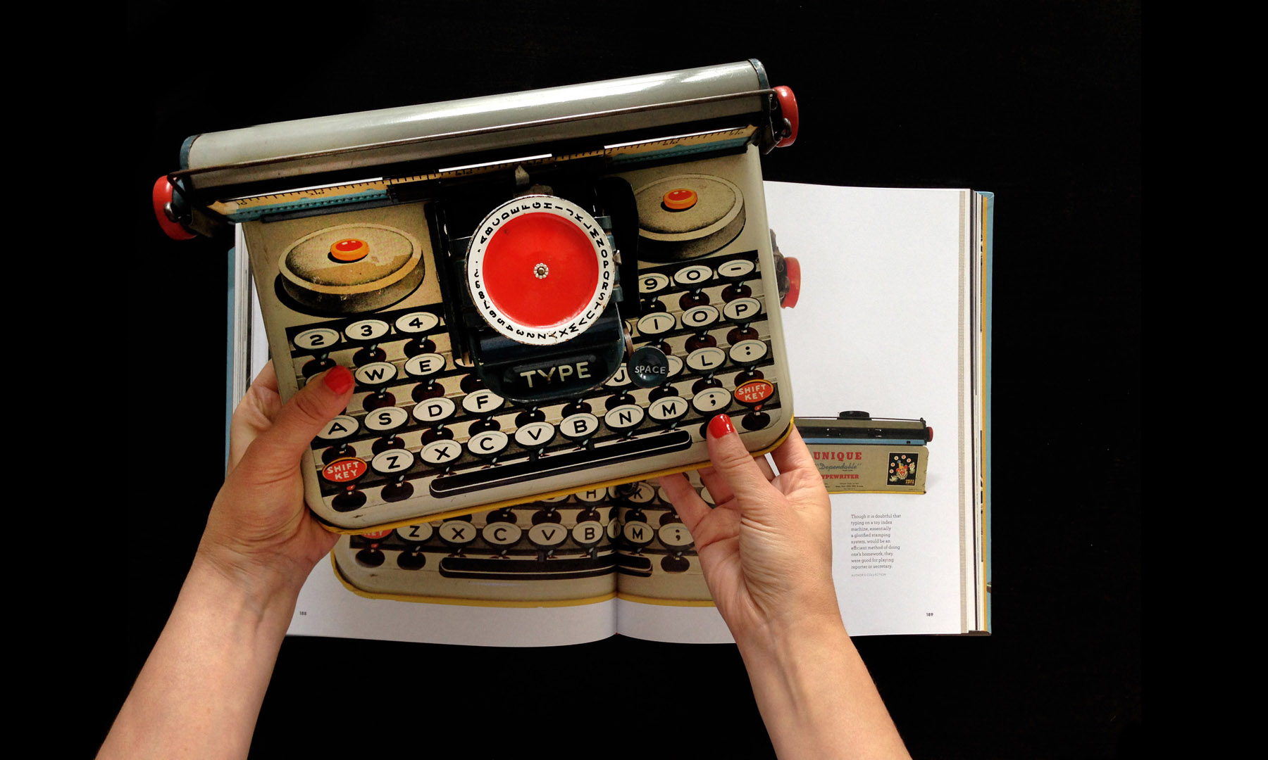 closeup-gallery-typewriterbook-034.jpg