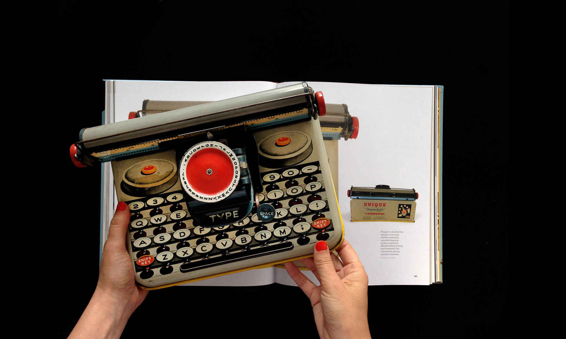 closeup-gallery-typewriterbook-035.jpg