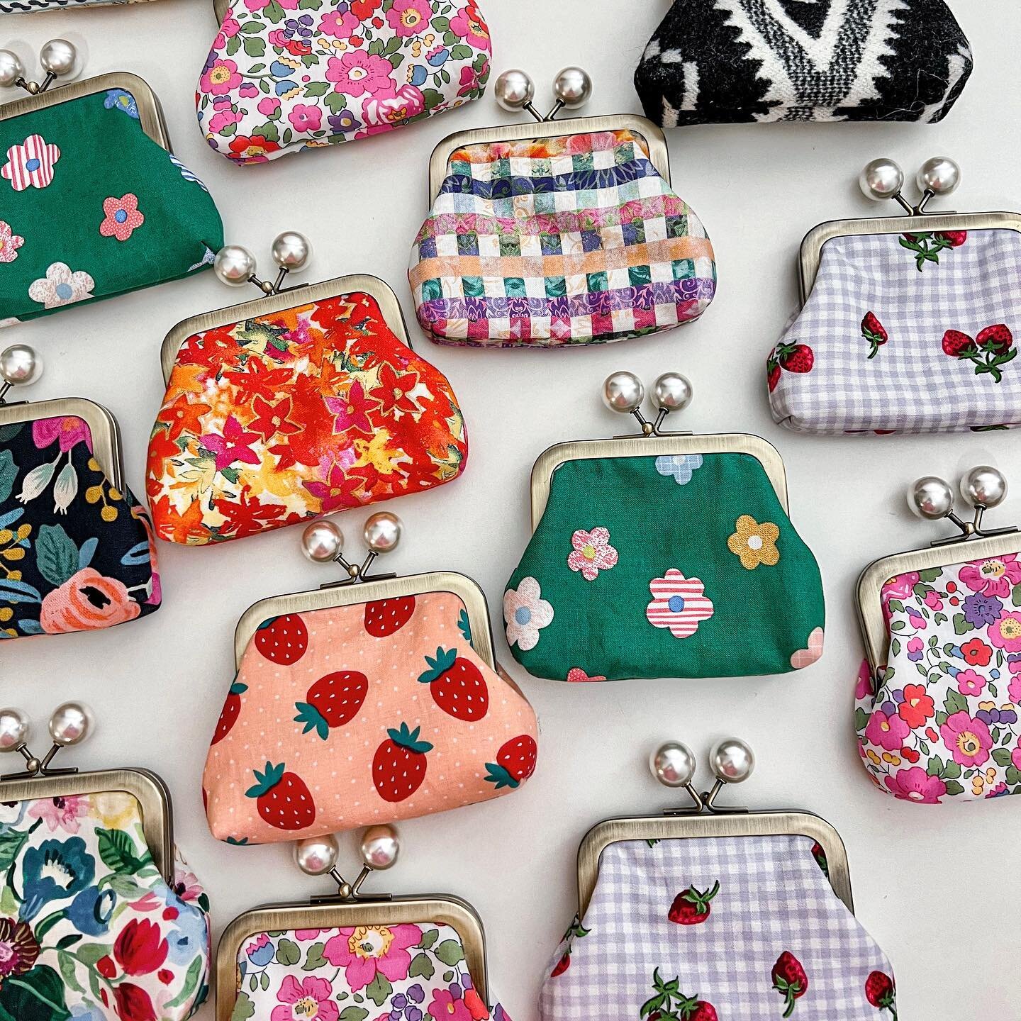 A coin purse restock for the
Harvest Moon Bazaar next week!! 👛🎄These will always be one of my favs. 

November 2-4, 2023
Hours:
Thursday 3pm - 7pm
Friday 10am - 7pm
Saturday 9am - 1pm
@ Good Shepherd Church in Boring, OR