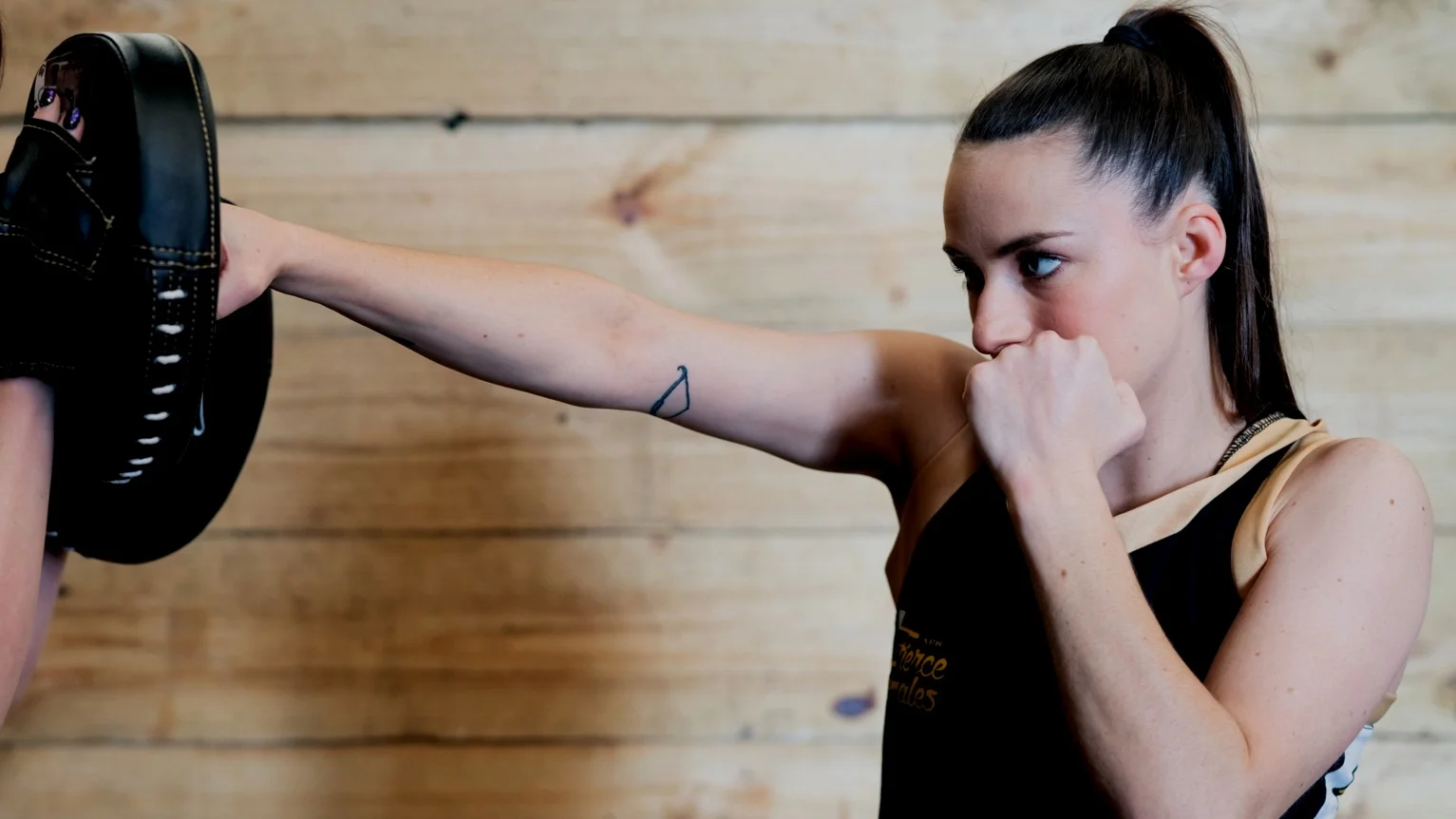 GIRL PUNCHING FOCUS MITS