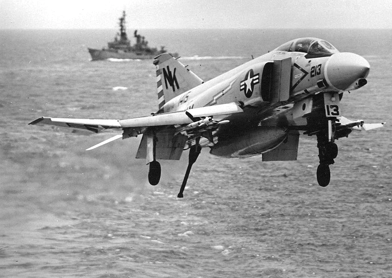 F-4B_Phantom_II_of_VF-142_approaches_USS_Constellation_(CVA-64)_on_14_August_1967_(NNAM.1996.253.7287).jpg