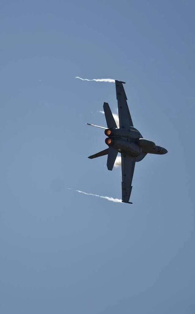 a-royal-australian-air-force-fa-18f-super-hornet-performs-b50872-1024.jpg