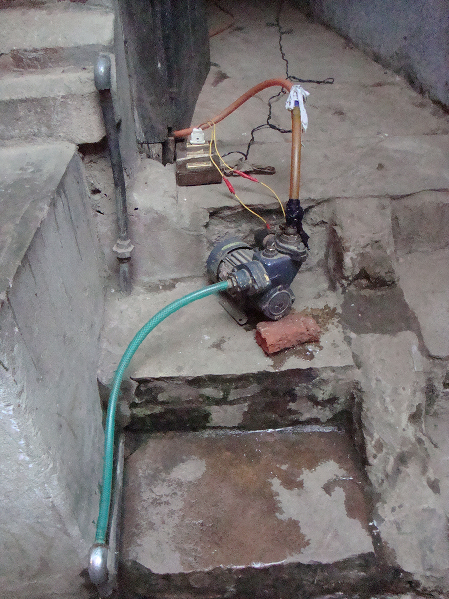 Domestic pump Bodh Gaya.JPG