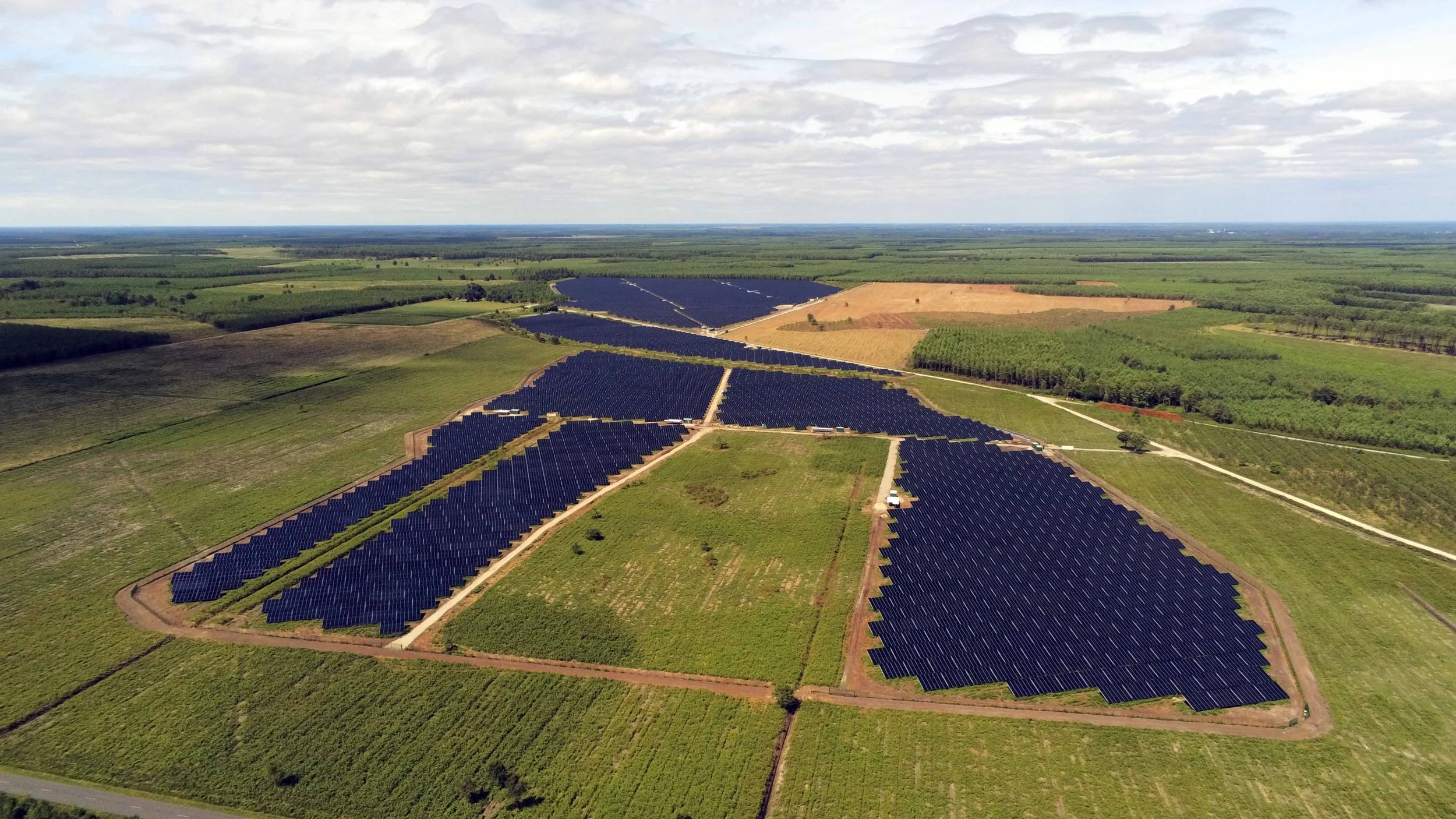 November 2021 - Astris Finance congratulates its client Urbasolar for the sale of two French greenfield solar portfolios representing c. 400MW