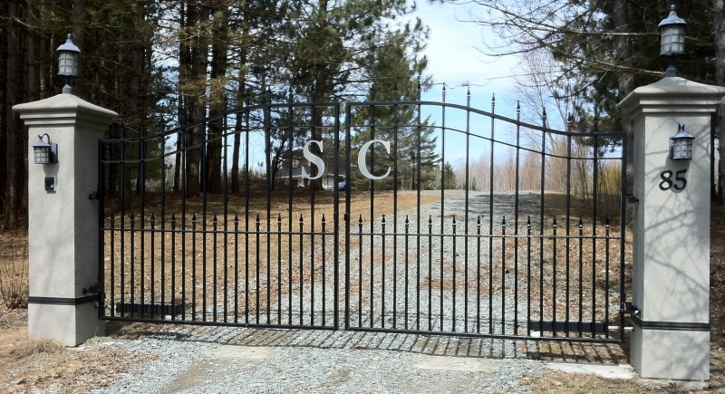 Customized gate