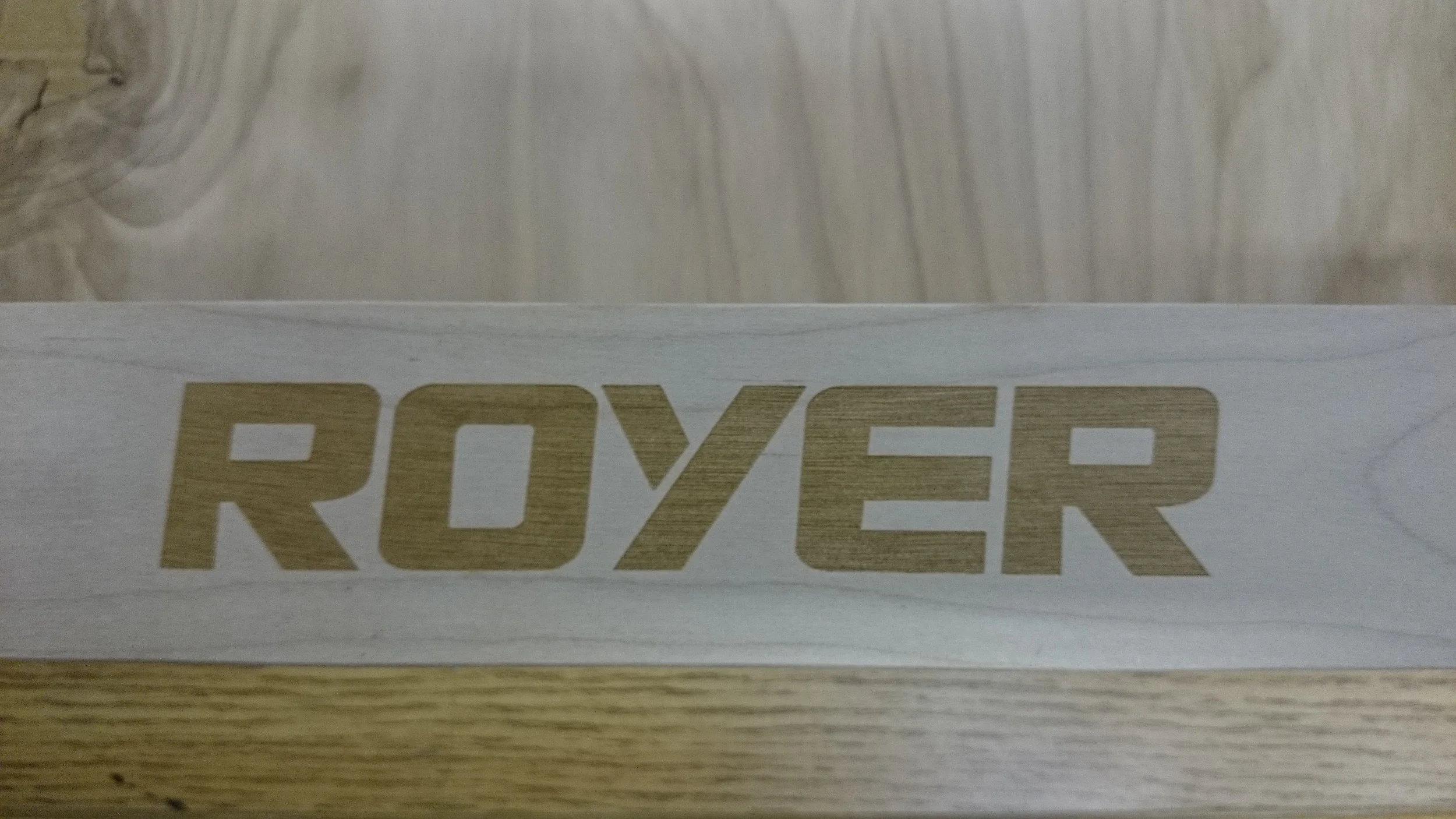 Planche de bois gravée au laser