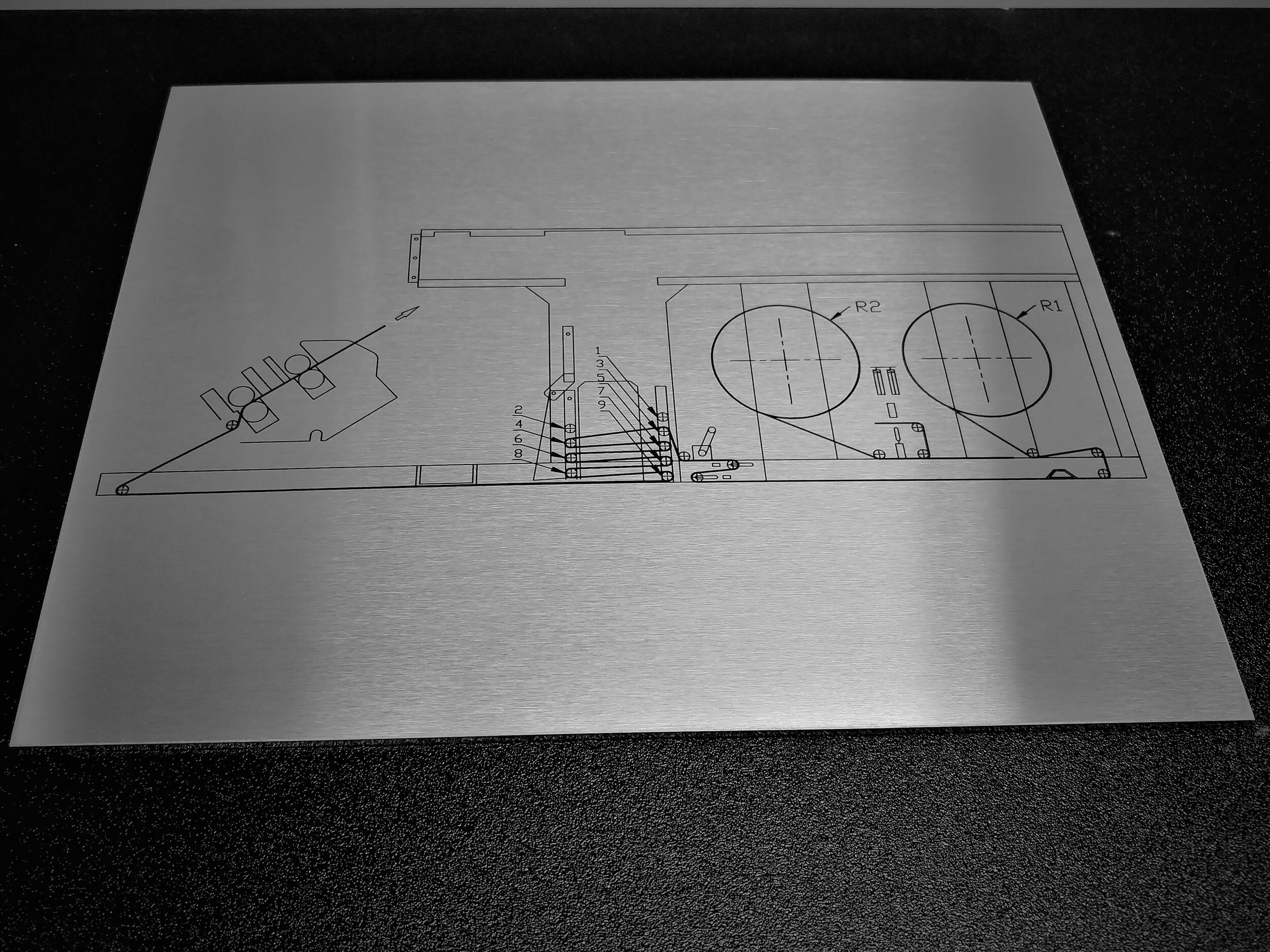 Plan détaillé gravé au laser sur de l'aluminium