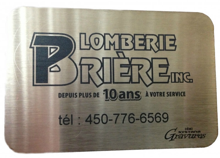 Logo de compagnie de plomberie gravé au laser sur acier inoxydable