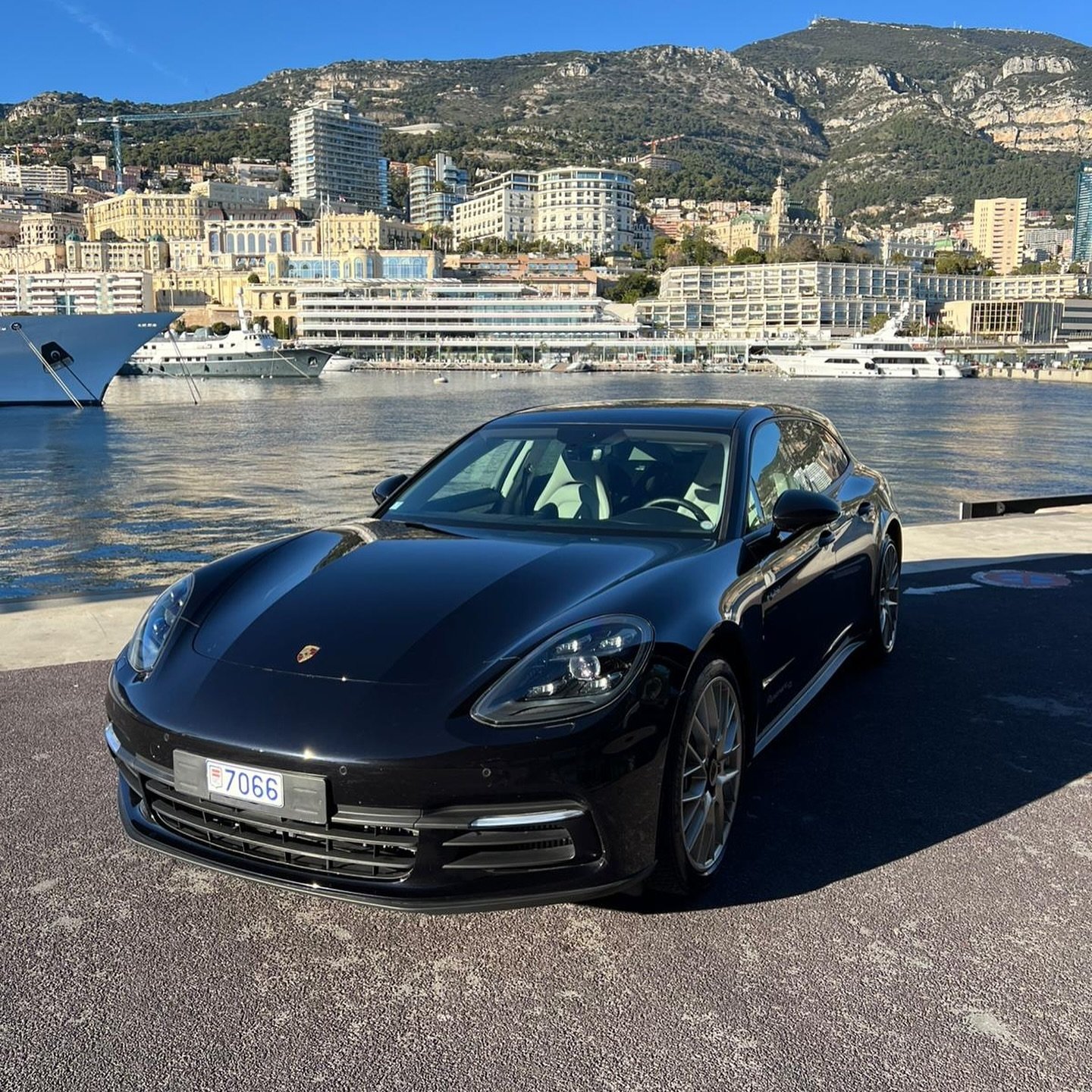 From Paris to Monaco ! 🇲🇨

Livraison de cette PANAMERA 10 YEARS ANNIVERSARY &agrave; la config rarissime 😍 

Belle mani&egrave;re de commencer l&rsquo;ann&eacute;e pour notre fid&egrave;le client !

Belle collaboration avec @mecanicus_ 🤝

La bonn