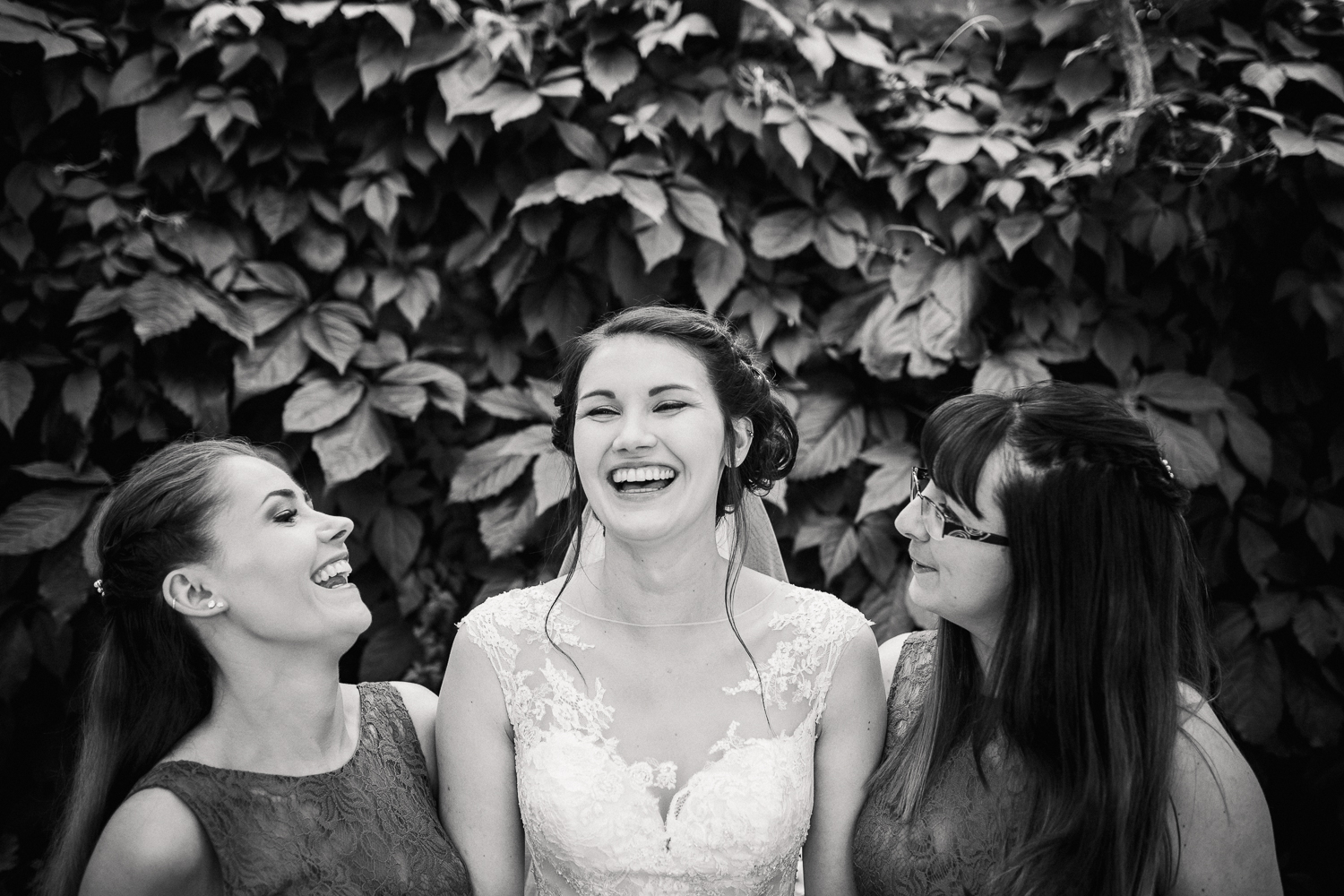 OLD_BARN_WEDDING_PHOTOGRAPHER-40.jpg