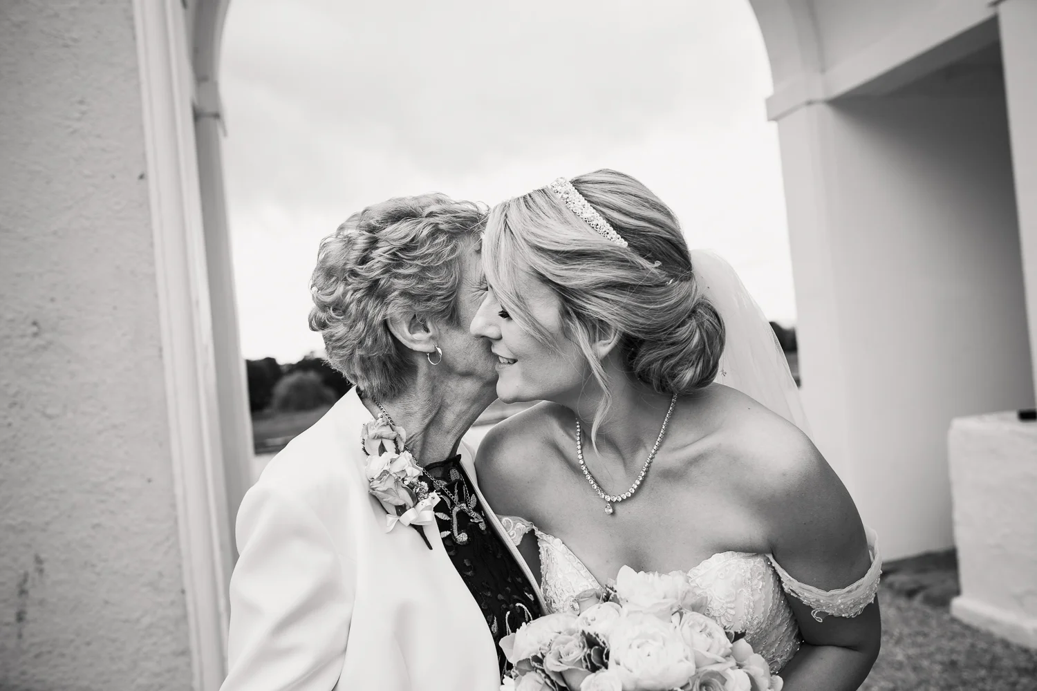 NATURAL_WEDDING_PHOTOGRAPHY_KATHRYN_CALRKE_MCLEOD-59.jpg
