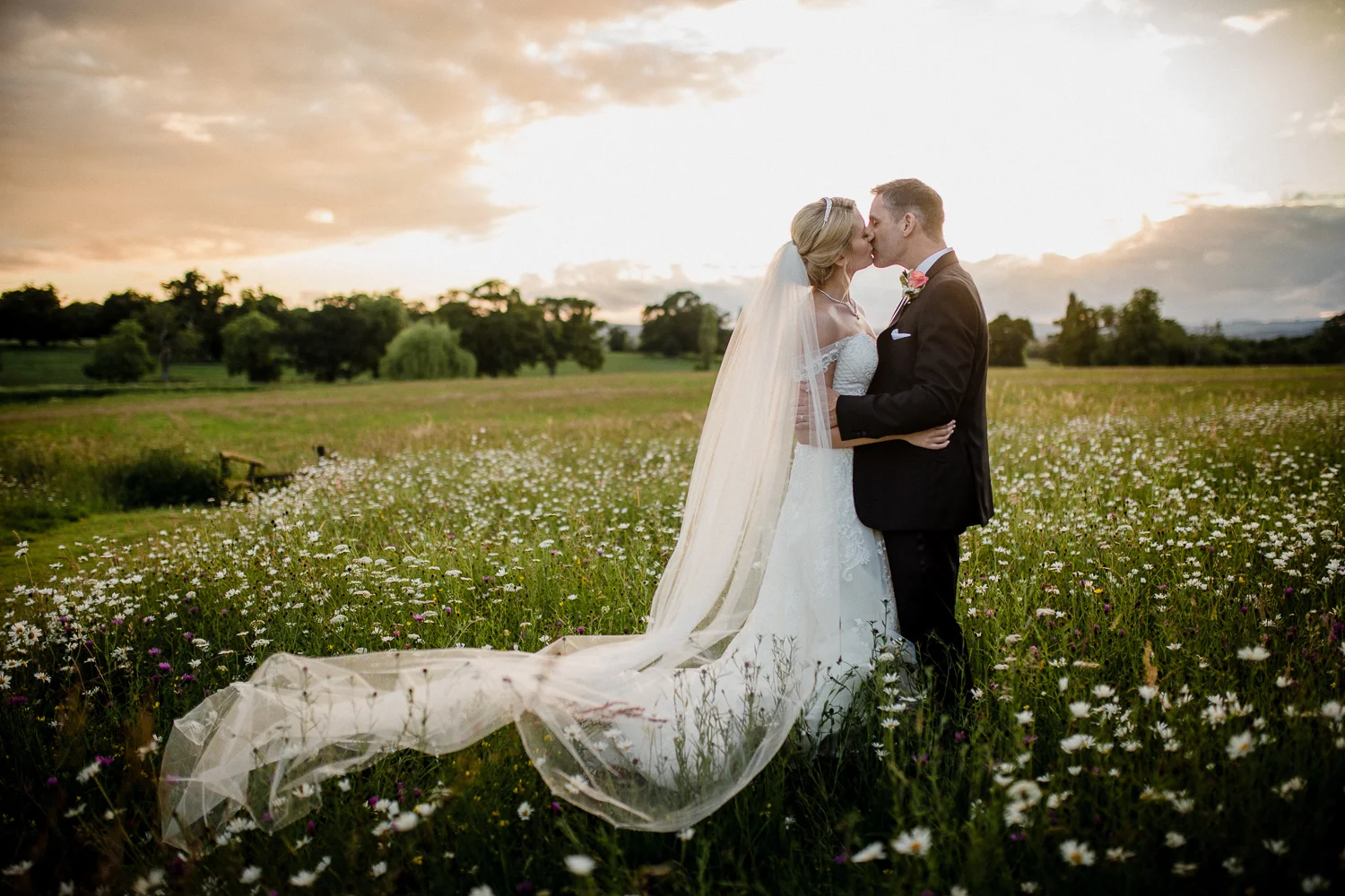 NATURAL_WEDDING_PHOTOGRAPHY_KATHRYN_CALRKE_MCLEOD-95.jpg