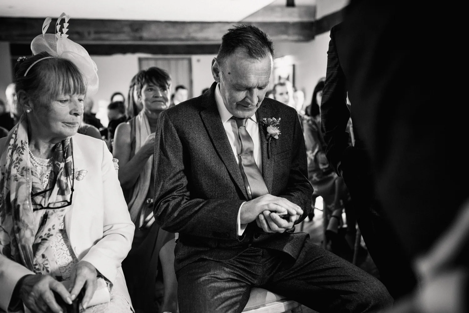 THE_OAK_BARN_DEVON_WEDDING_PHOTOGRAPHER-19.jpg