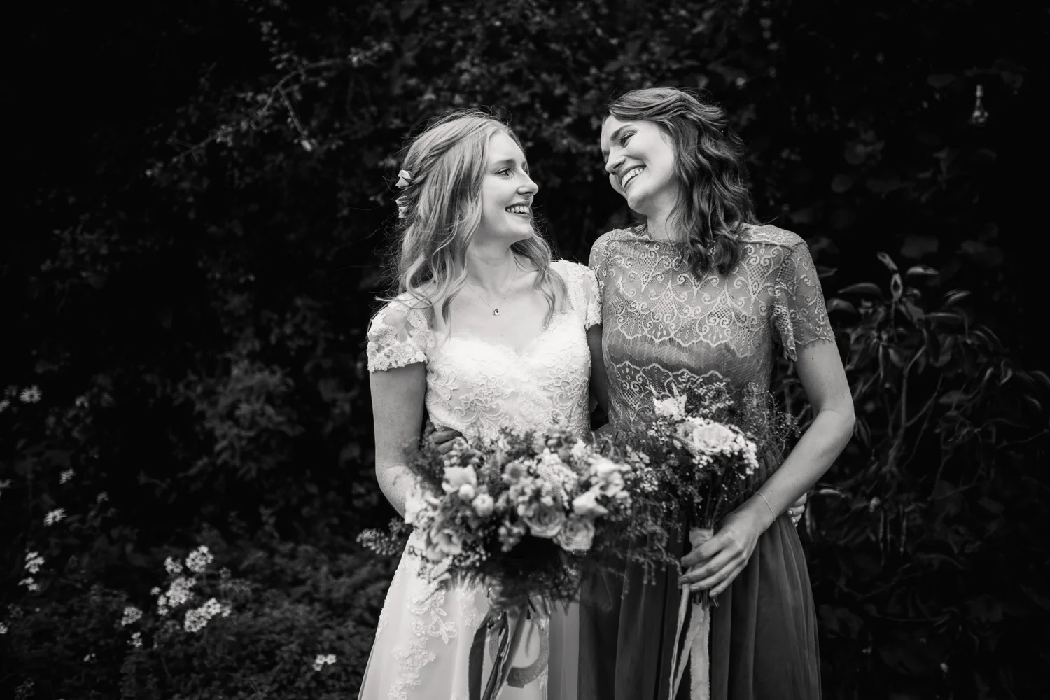 THE_OAK_BARN_DEVON_WEDDING_PHOTOGRAPHER-45.jpg