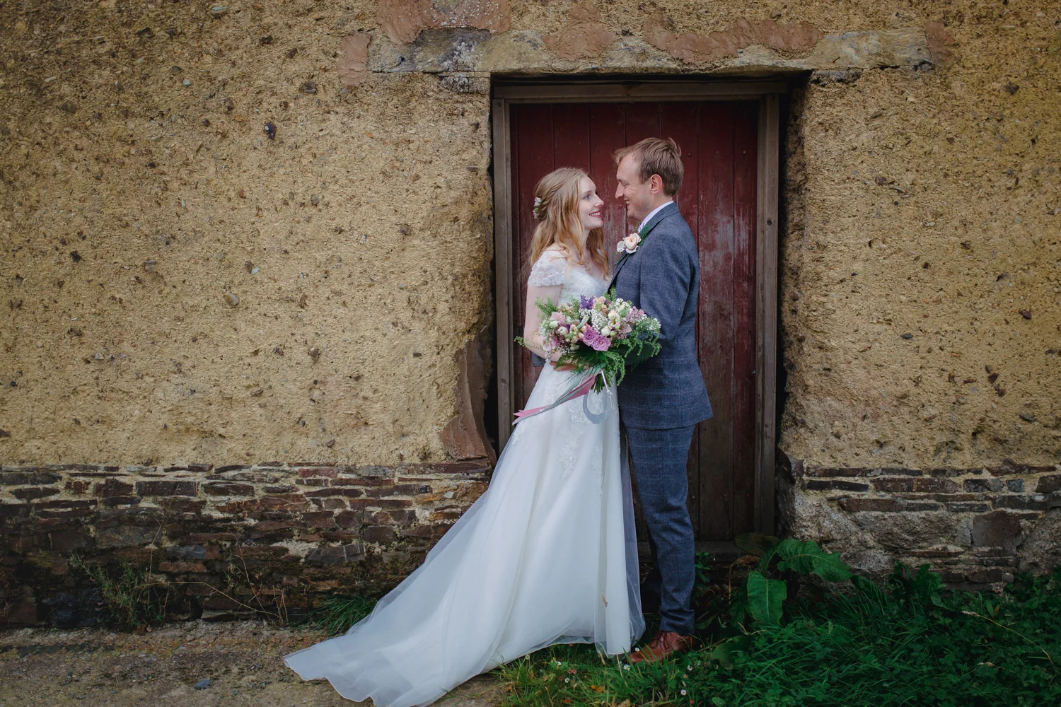 THE_OAK_BARN_DEVON_WEDDING_PHOTOGRAPHER-50.jpg