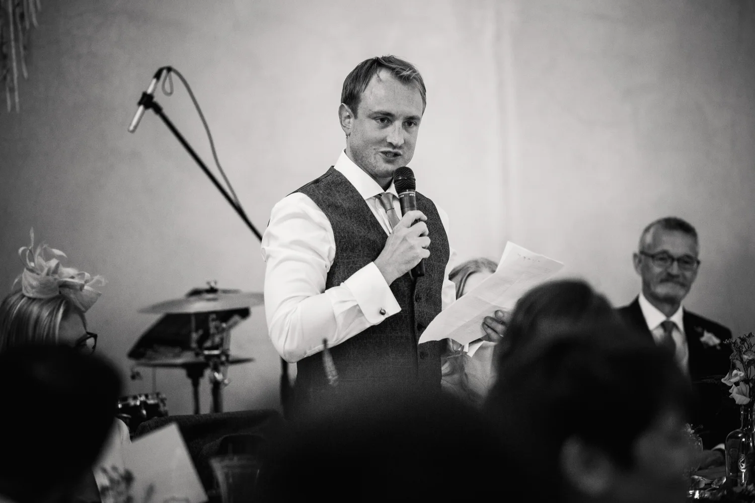 THE_OAK_BARN_DEVON_WEDDING_PHOTOGRAPHER-58.jpg