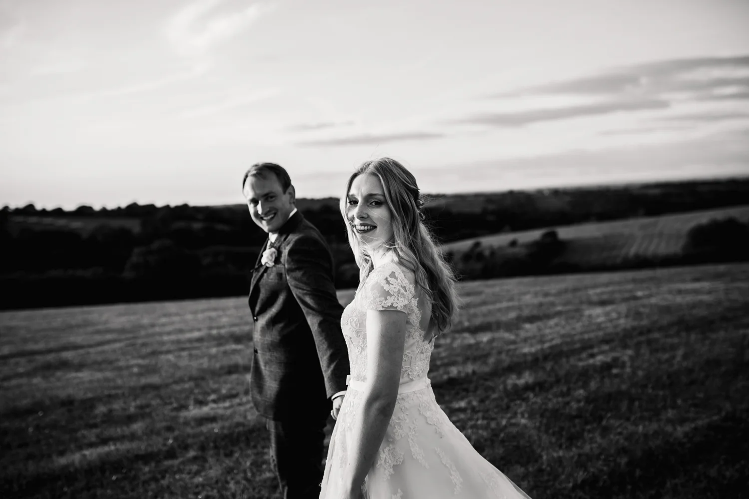 THE_OAK_BARN_DEVON_WEDDING_PHOTOGRAPHER-64.jpg
