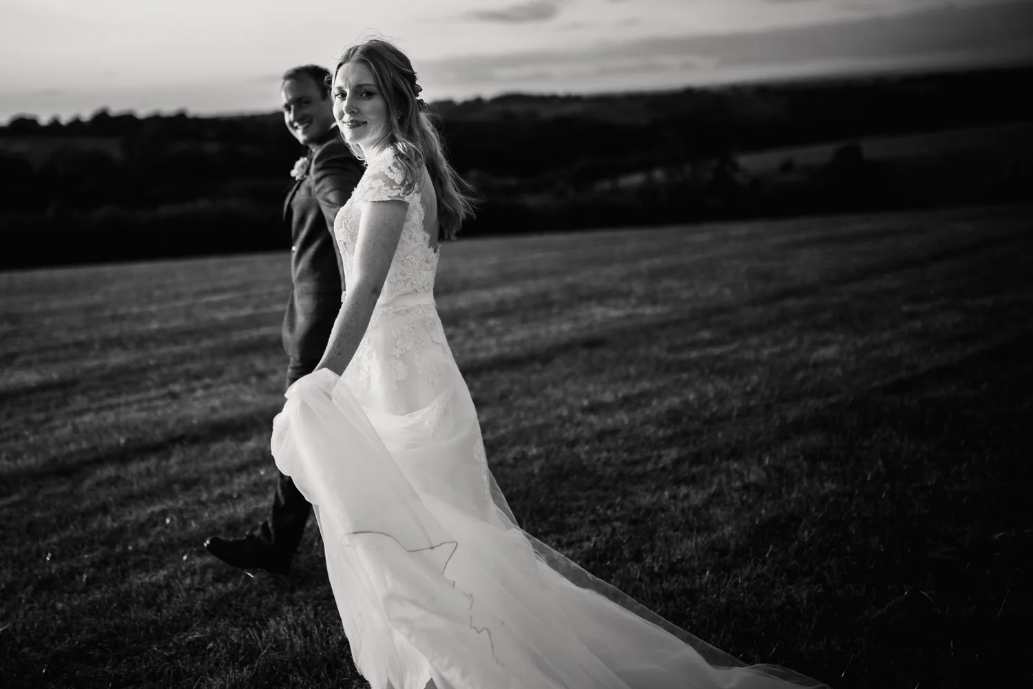 THE_OAK_BARN_DEVON_WEDDING_PHOTOGRAPHER-77.jpg