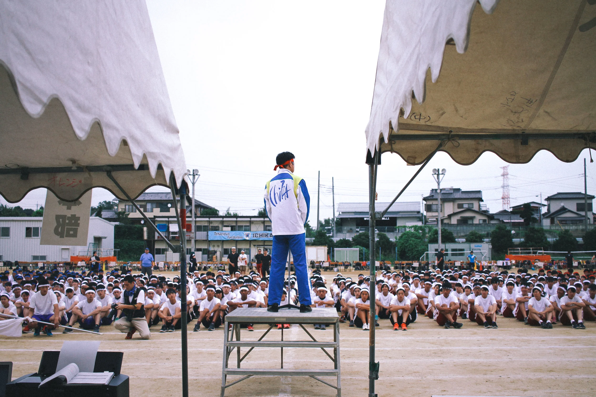KOCHO SENSEI ICHIKASHI- KASHIWA, CHIBA. The principal at my school is a tall, jolly fellow. He sits on the train for an hour every morning and tells me he listens to English radio to help him improve his speaking skills. Here he is at our schools Taiikusai, Sports Festival, giving the opening greetings. There is a proper way to do just about everything here in Japan...and we couldn't start our full day of sporting events without an encouraging word from our Kocho sensei. 