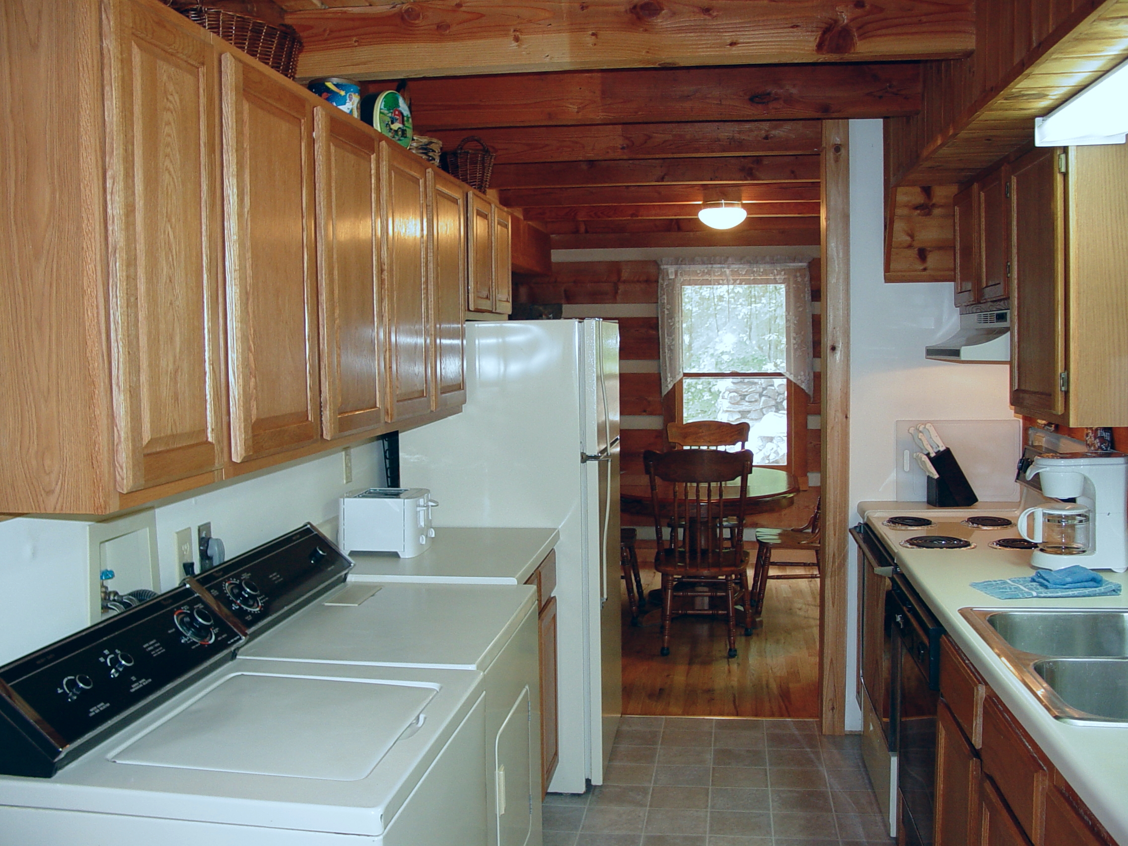 B_H_ Kitchen_08.14.05_039.jpg