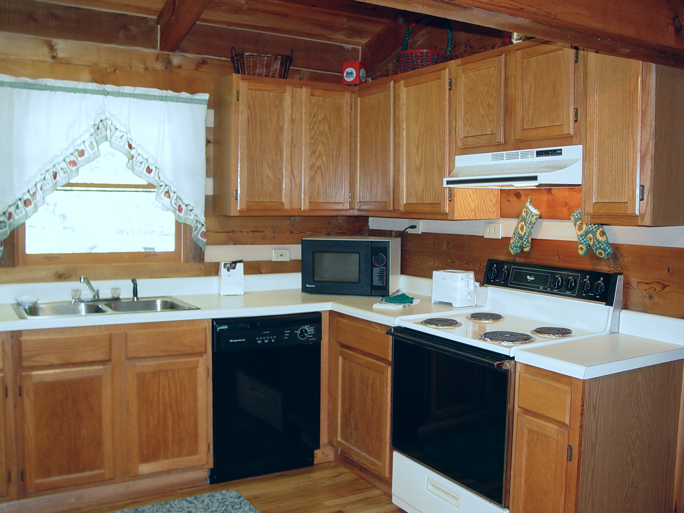 M_L_ Kitchen_09.23.05_017.jpg