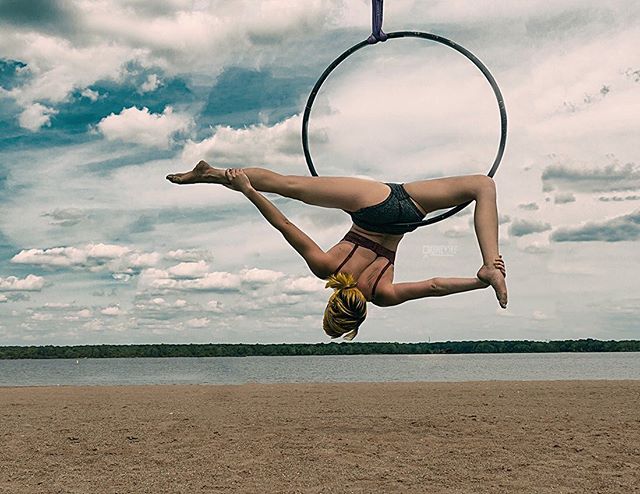 epic #ariel #photoshoot yesterday at the beach with @cyaerial .
.
#aerial #aerialist #trapeze #aerialtrapeze #aerialtrap #lyra #aerialhoop #pole #polefitness #aerialdance #aerialarts #circusarts #circuseverydamnday #doublestrapeze #duotrapeze #moveme