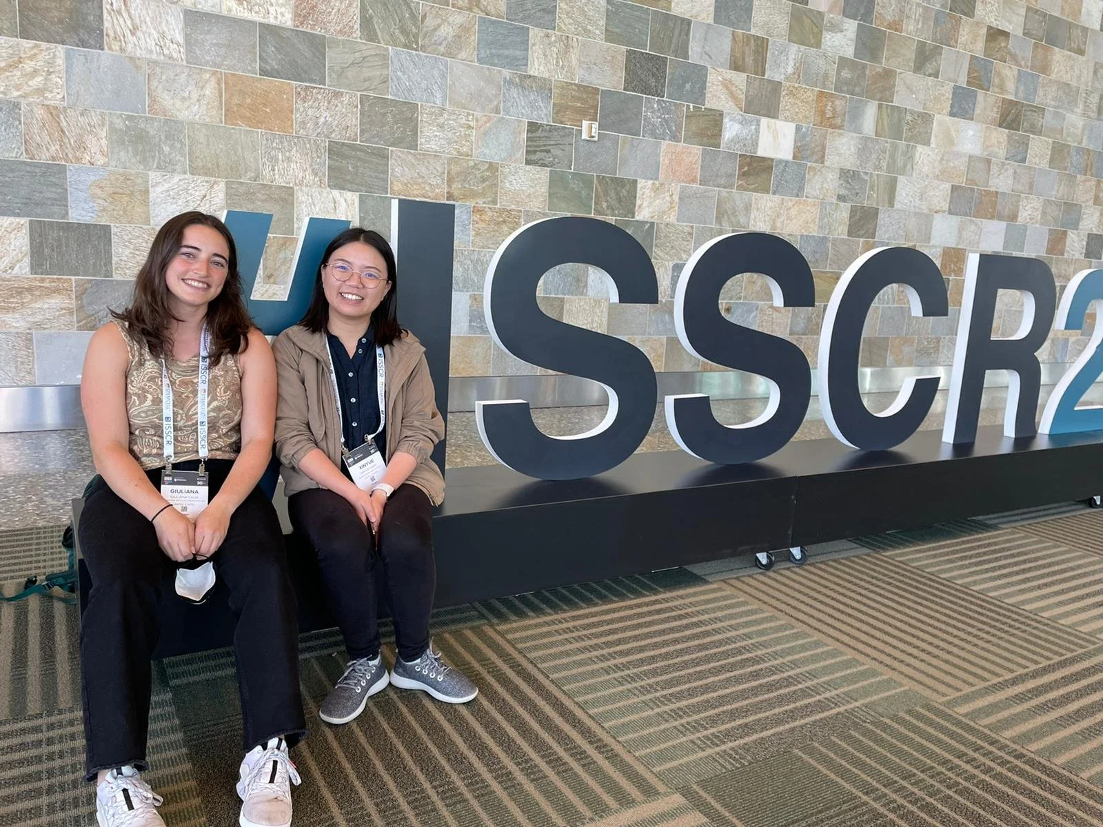  Xinyue and Giuliana taking a quick pick at the Stem Cell conference, Spring 2022 