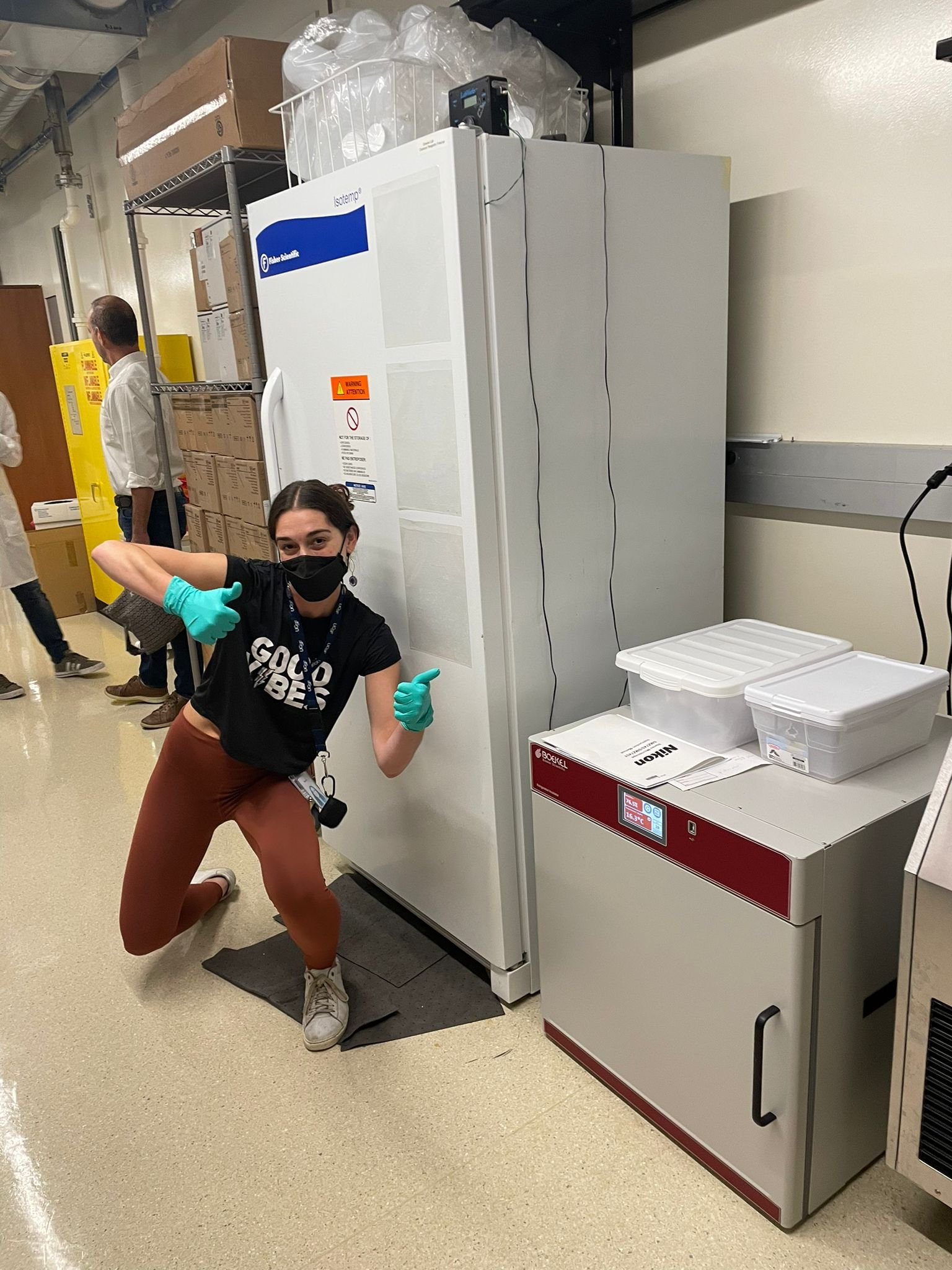  Maddie posing with the incubator and its new home in the lab! 