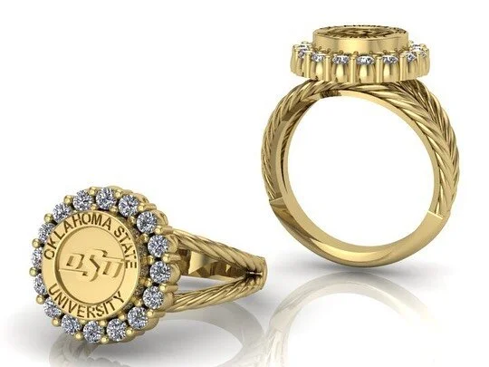 🎓 🎓 These coin look class rings sure have been gaining in popularity lately. They&rsquo;re such a great way to avoid the old bulky styled ones! 🎓🎓 #PioneerCAD #ClassRing