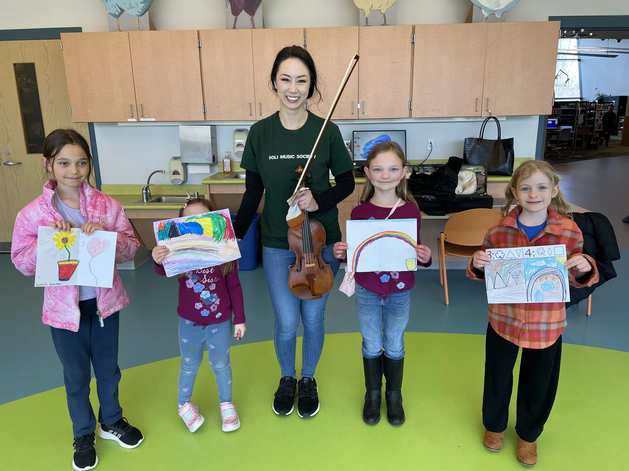 Evin Blomberg with participants after a Musical Doodles session presented by Soli Music Society.