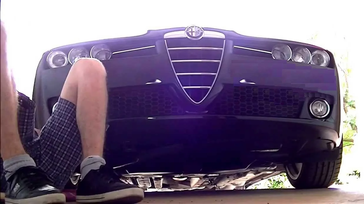You can change the air filter yourself - or go to the professionals ...