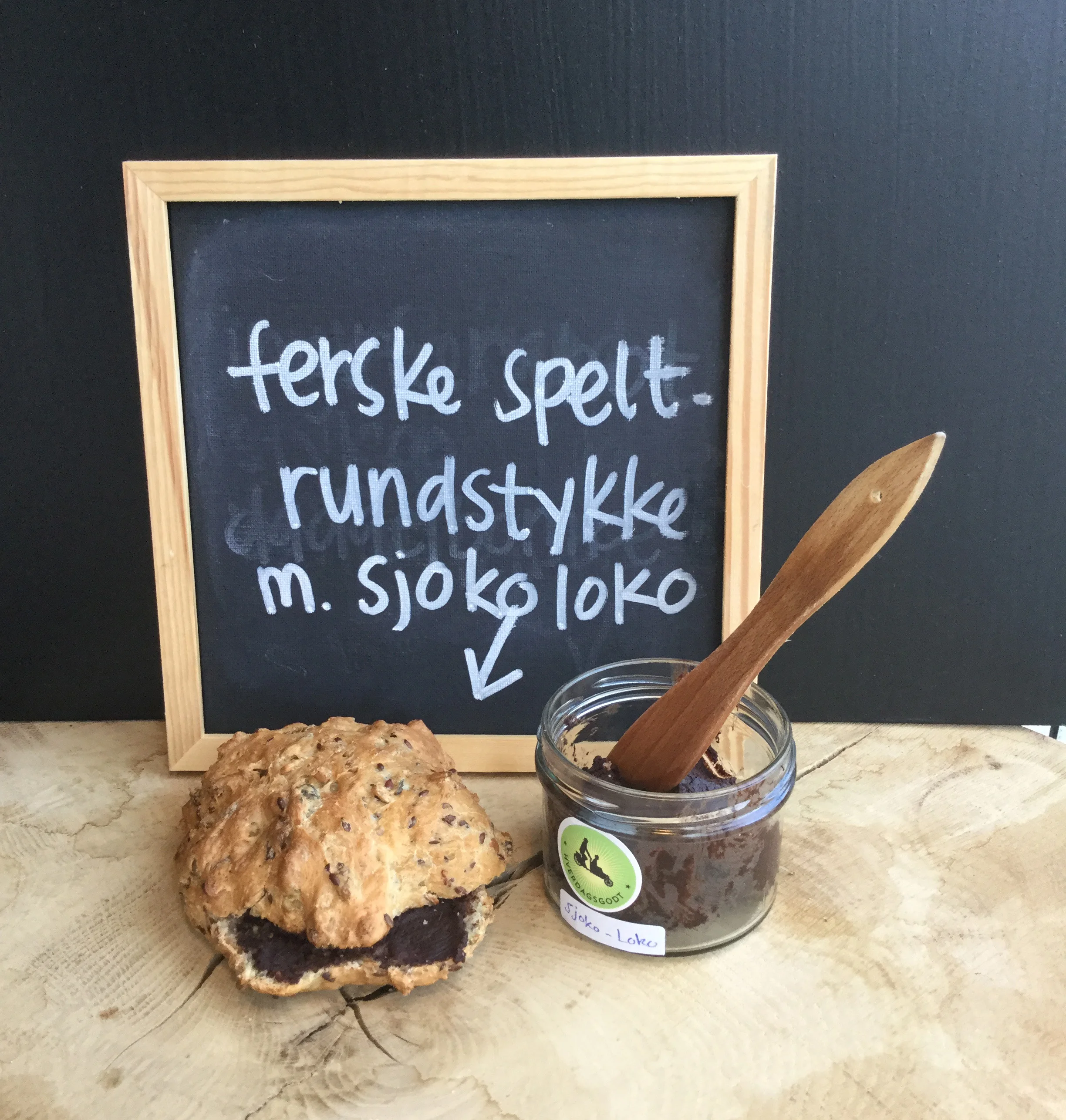 Rundstykke m sjoko-loko.jpg
