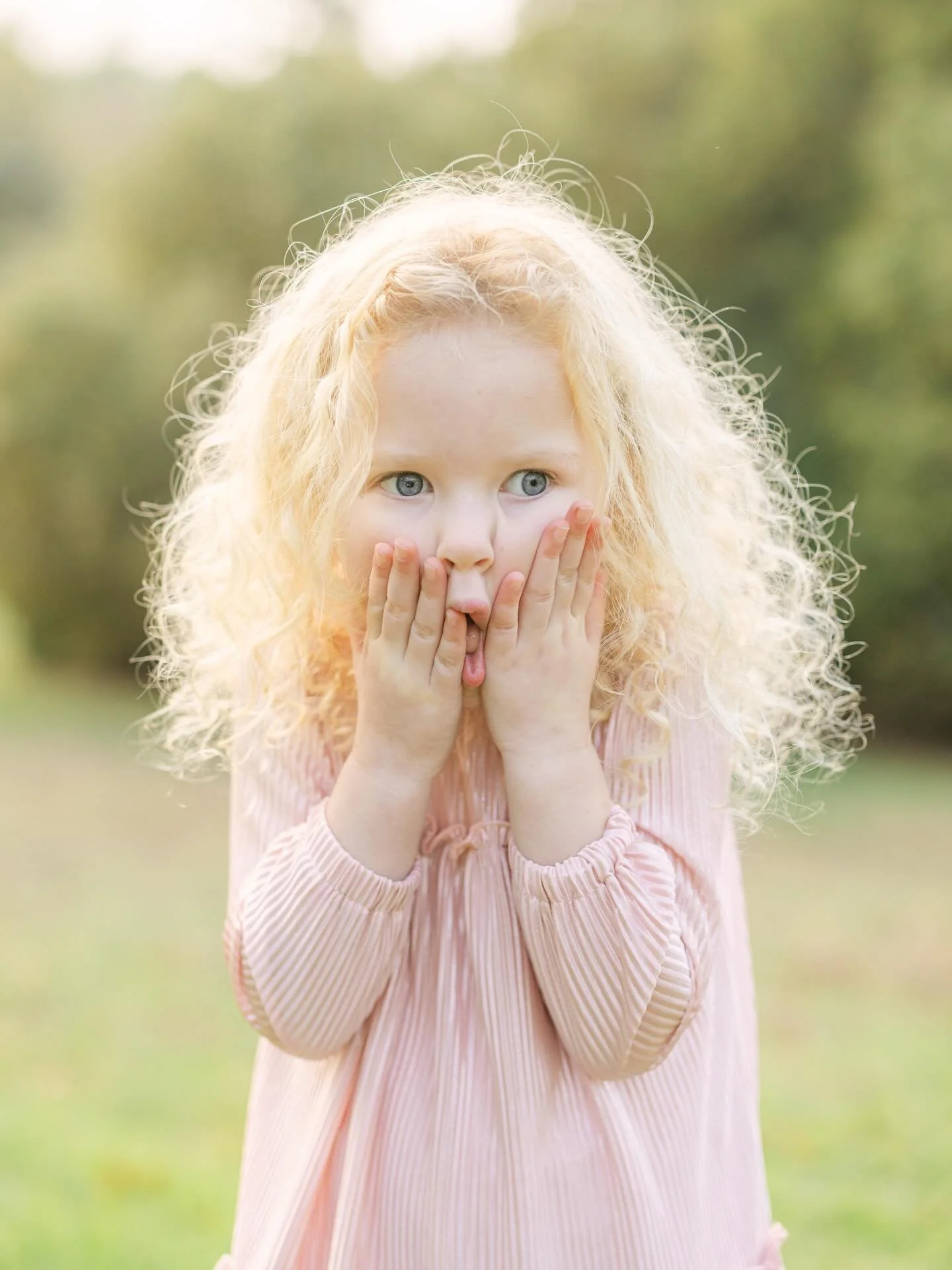 Hellllllllo 2026! January is always hibernation for me but my trigger finger is missing some action already and I am counting down the days until later sunsets and blossoms. Who&rsquo;s with me this year? 

@aliclarejordan and her beautiful family we