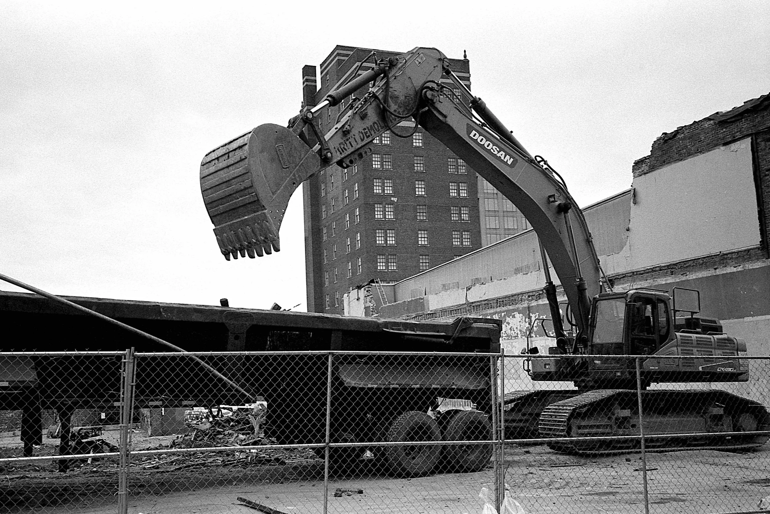 Matt Pittman / Huntsville, AL / Crunkleton Associates / 106 Jefferson Curio Collection by Hilton / Leica M7 / Ilford HP5