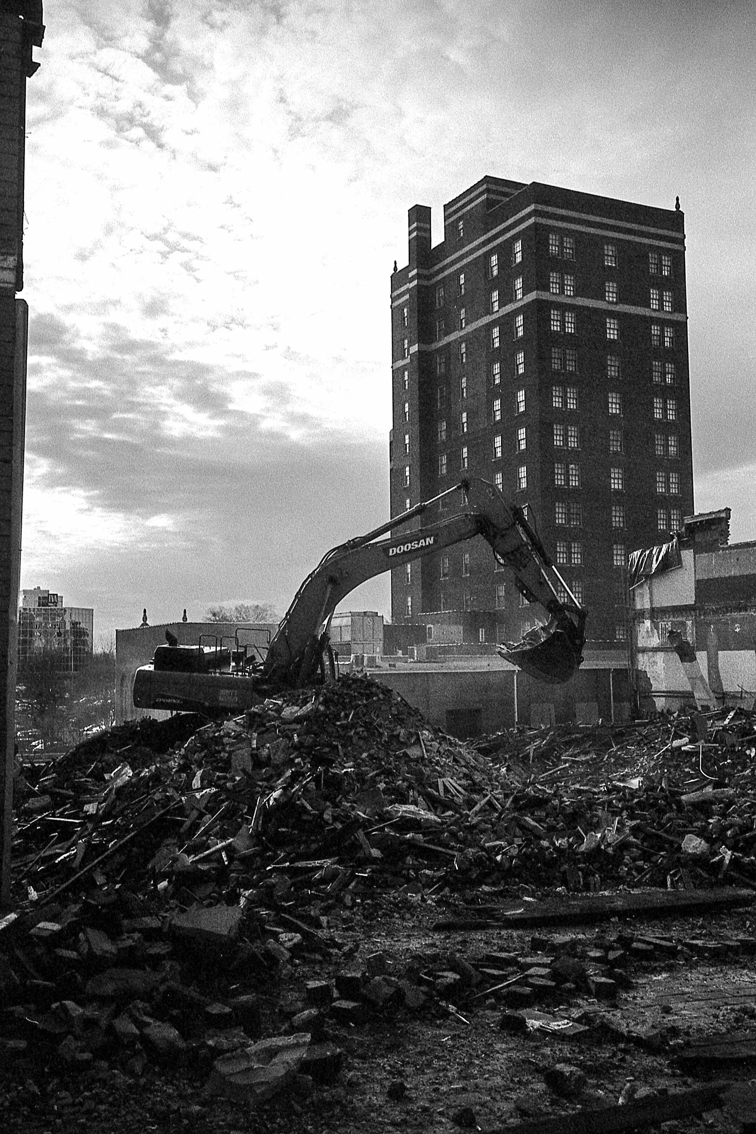 Matt Pittman / Huntsville, AL / Crunkleton Associates / 106 Jefferson Curio Collection by Hilton / Leica M7 / Ilford HP5