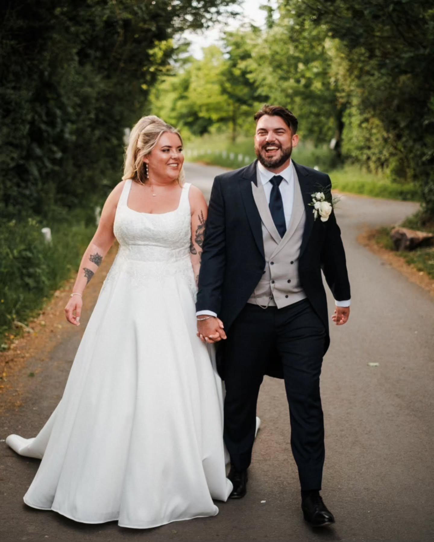 I was back at @channels_essex last week for Holly and James' lovely jubbly wedding. Super chilled, great people, and awesome suppliers.

Venue @channels_essex 
Mua @flawlessfacesessex 
Hair @hair_by_michelle_smith
Florist - Jb's Florist
Dj/entertainm